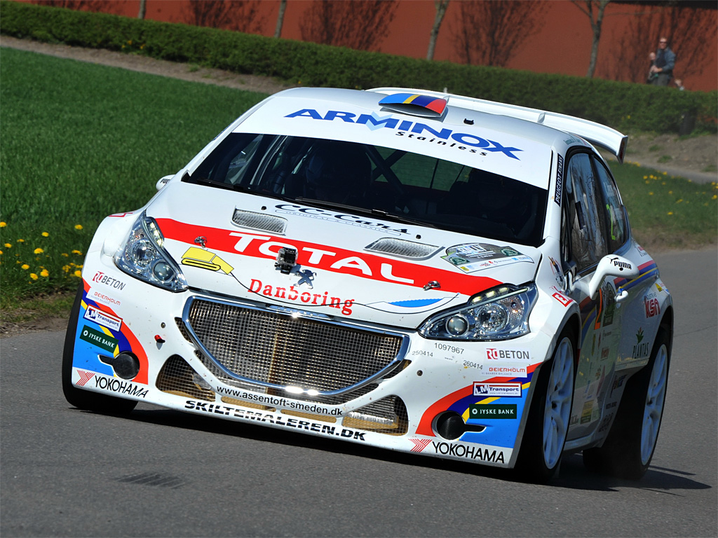 De lokale mandskab Christian Jensen og Freddy Pedersen er bagud på point forud for Danboring Rally Denmark